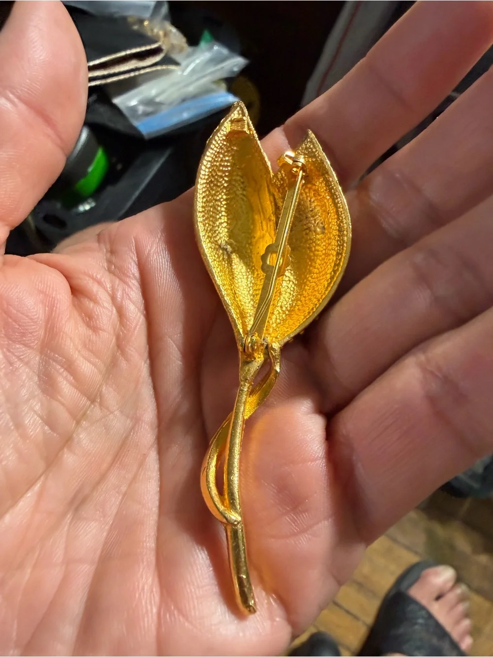 Vintage Gold Tone Leaf Brooch